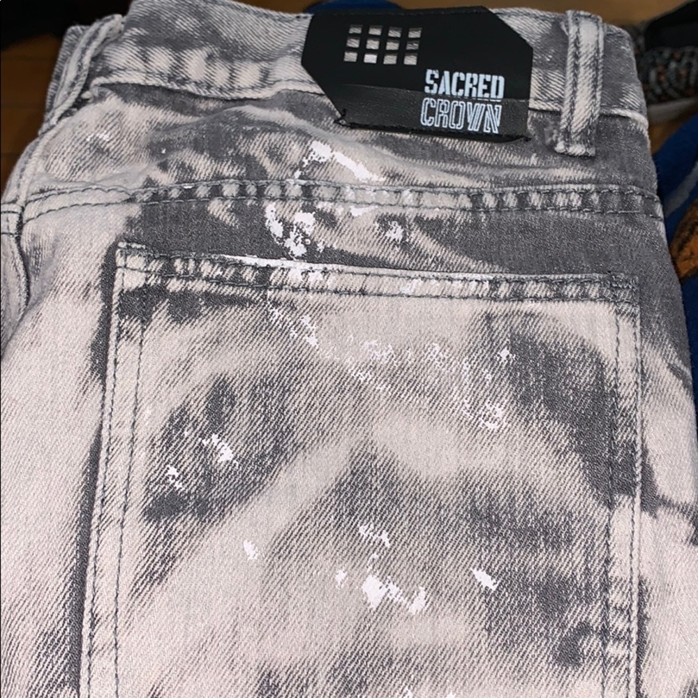 Sacred crown shorts “paint style”